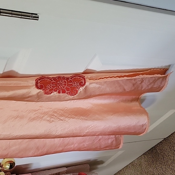 ✨️LAST CHANCE✨️ Jones New York Hand Dyed Satin Nightgown Size Small in Coral - Picture 2 of 15